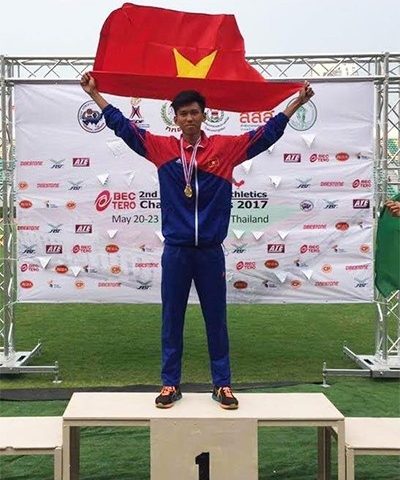 ngoc-long-gianh-huy-chuong-vang