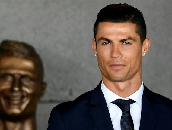 ronaldo-bi-buoc-toi-tron-thue