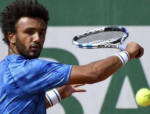 tay-vot-phap-bi-cam-thi-dau