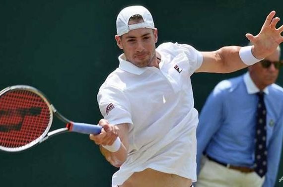 isner-vao-ban-ket
