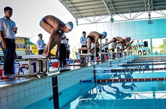 trung-tam-the-thao-to-chuc-cuoc-thi-boi-loi