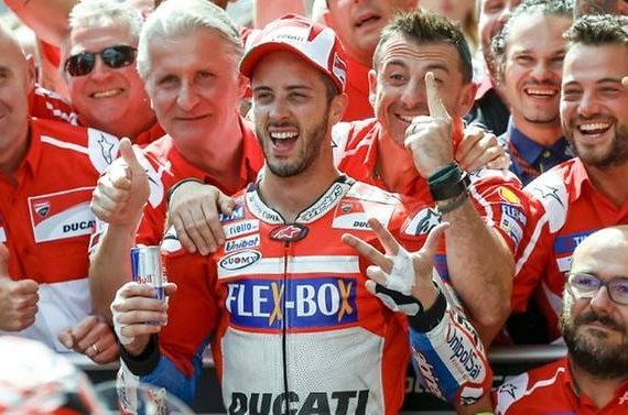 dovizioso-marquez-trong-ao-motogp