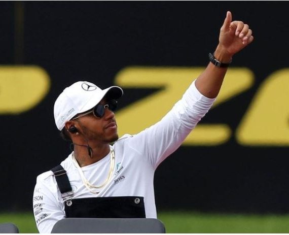 hamilton-nhin-thay-kho-khan-phia-truoc