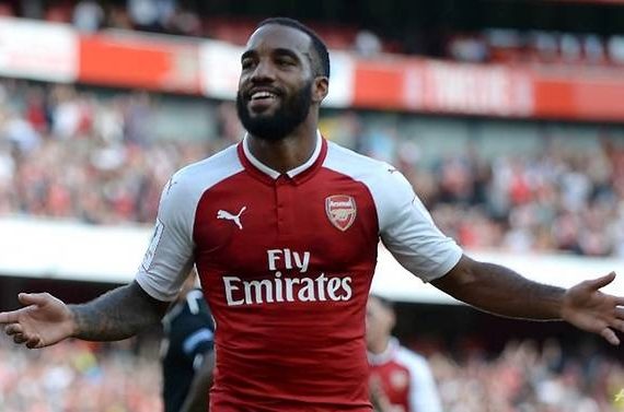 lacazette-cua-arsenal-bi-chan-thuong