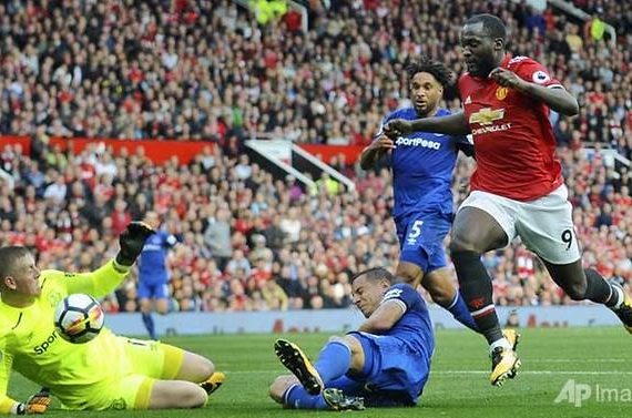 lukaku-da-huy-hoai-su-tro-lai-cua-rooney