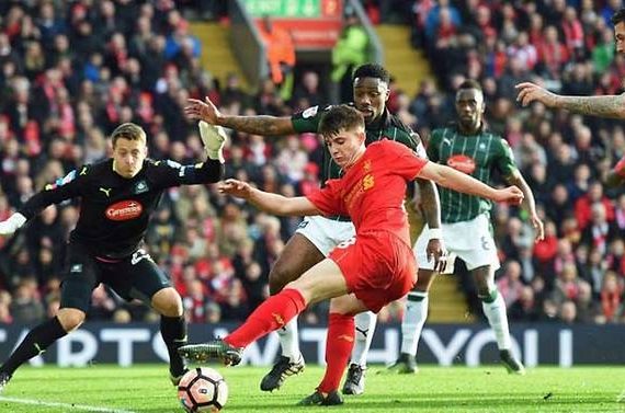 cau-thu-tre-liverpool-woodburn