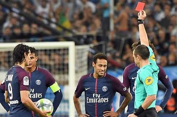 neymar-bi-phat-the-do