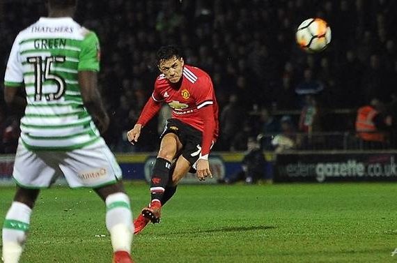 mourinho-ca-ngoi-sanchez