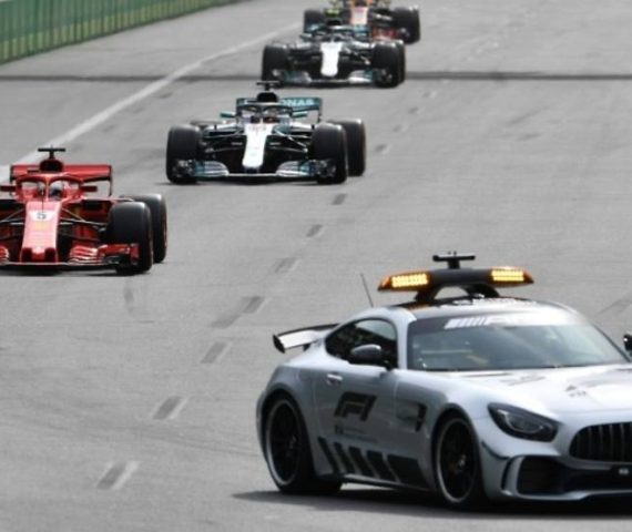 Lewis Hamilton mở cửa trở lại vết thương cũ vào thứ hai (30 tháng 4) khi người lái xe Mercedes cáo buộc đối thủ tiêu đề Sebastian Vettel phá vỡ các quy tắc trong Grand Prix Azerbaijan Chủ Nhật. hamilton cáo buộc vettel của vi phạm quy tắc Lewis Hamilton cáo buộc Sebastian Vettel chiến thuật nguy hiểm khi chiếc xe an toàn rời khỏi mạch ở Baku vào ngày Chủ nhật (29 tháng 4). (Ảnh: AFP / Andrej Isakovic) Hamilton lặp đi lặp lại khiếu nại của mình được thực hiện trong cuộc đua hôm Chủ nhật khi ông cáo buộc lái xe Ferrari của Đức chậm và tăng tốc, gần như dừng lại và sau đó lại bắt đầu, trong khi họ theo dõi Safety Car. "Các quy tắc là khi xe an toàn đi, bạn không được phép bắt đầu và dừng lại, bắt đầu và dừng lại," ông nói. "Bạn không được phép để gas và sau đó phanh. Bạn không được phép giả mạo anh chàng phía sau. "Bởi vì, một cách tự nhiên, nếu không có quy tắc đó, đó là điều bạn sẽ làm, bởi vì, cuối cùng, bạn sẽ bắt được chúng ngủ. Bạn không được phép làm điều đó. "Mỗi lần bắt đầu lại tôi đã làm ... Tôi đã tuân thủ điều đó. Ở Úc, Sebastian tăng tốc và sau đó phanh và tôi gần như đã đi lên phía sau của anh ta và ở đây anh ấy đã làm nó như có thể bốn lần." Chiến thắng bất ngờ của Hamilton, lần đầu tiên trong 7 lần ra sân và sự nghiệp lần thứ 63 của anh, nâng anh lên vị trí đầu tiên của giải vô địch lần đầu tiên trong mùa giải này, nhưng đã để anh làm sáng tỏ các quy tắc của đạo diễn chính thức Charlie Whiting . Nó cũng hồi sinh những kỷ niệm về cuộc đụng độ khét tiếng của cặp đôi năm ngoái khi, trong một cơn giận dữ sau khi cáo buộc Hamilton "kiểm tra phanh" anh ta đằng sau một chiếc xe an toàn, Vettel lái chiếc Ferrari của anh ta tại chiếc Mercedes của Hamilton, đập bánh xe cố ý. Hamilton nói thêm rằng quyết định của người quản lý sau cuộc đua hôm Chủ nhật đã thiết lập một tiền lệ cho phép lái xe thất thường đằng sau chiếc xe an toàn trong tương lai.