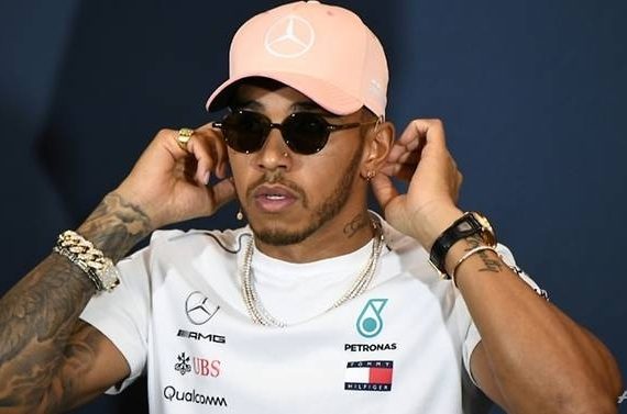 hamilton-tro-lai-san-choi