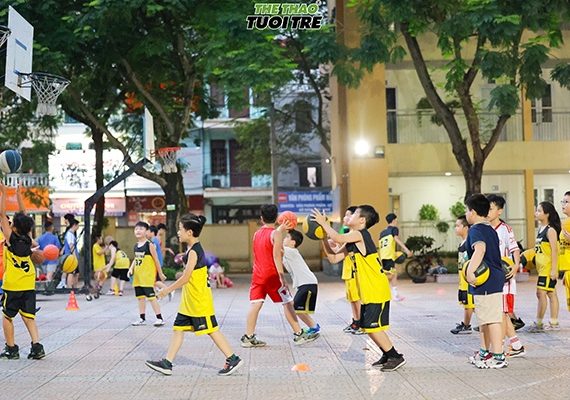 Khóa học bóng rổ cho trẻ em từ 6-16 tuổi
