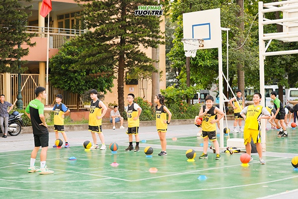 Lớp học bóng rổ trẻ em tại Ba Đình