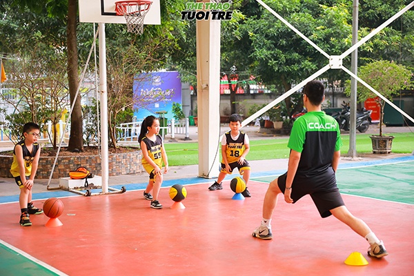 Lớp bóng rổ tại Thể Thao Tuổi Trẻ