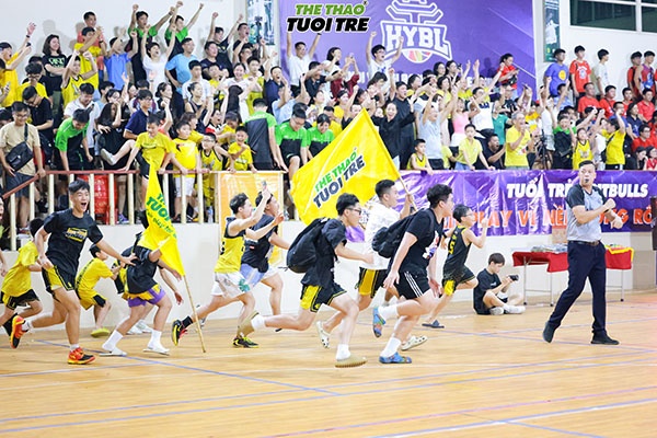 Vỡ òa cảm xúc của khán giả khi vô địch Hanoi Youth Basketball League 2023