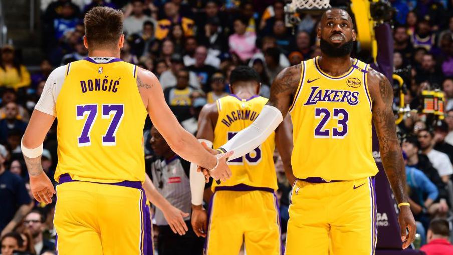 Lakers Khủng Hoảng Khi Doncic Vẫn Đang Tìm Lại Phong Độ