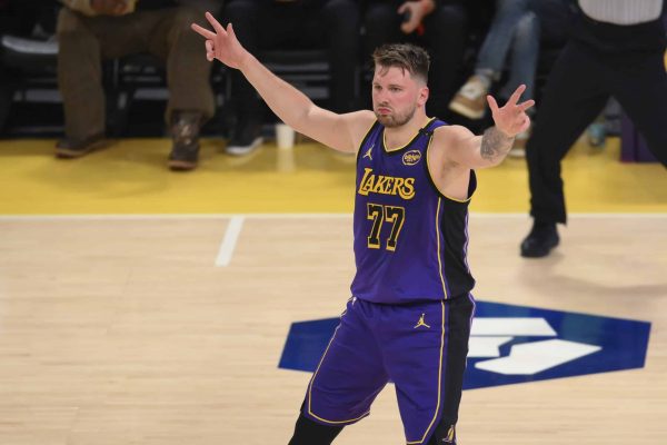 Luka Doncic "Trả Thù" Đội Bóng Cũ Với Triple-Double Ấn Tượng 3 Luka Doncic để lại ấn tượng với Triple Double trong màu áo Lakers